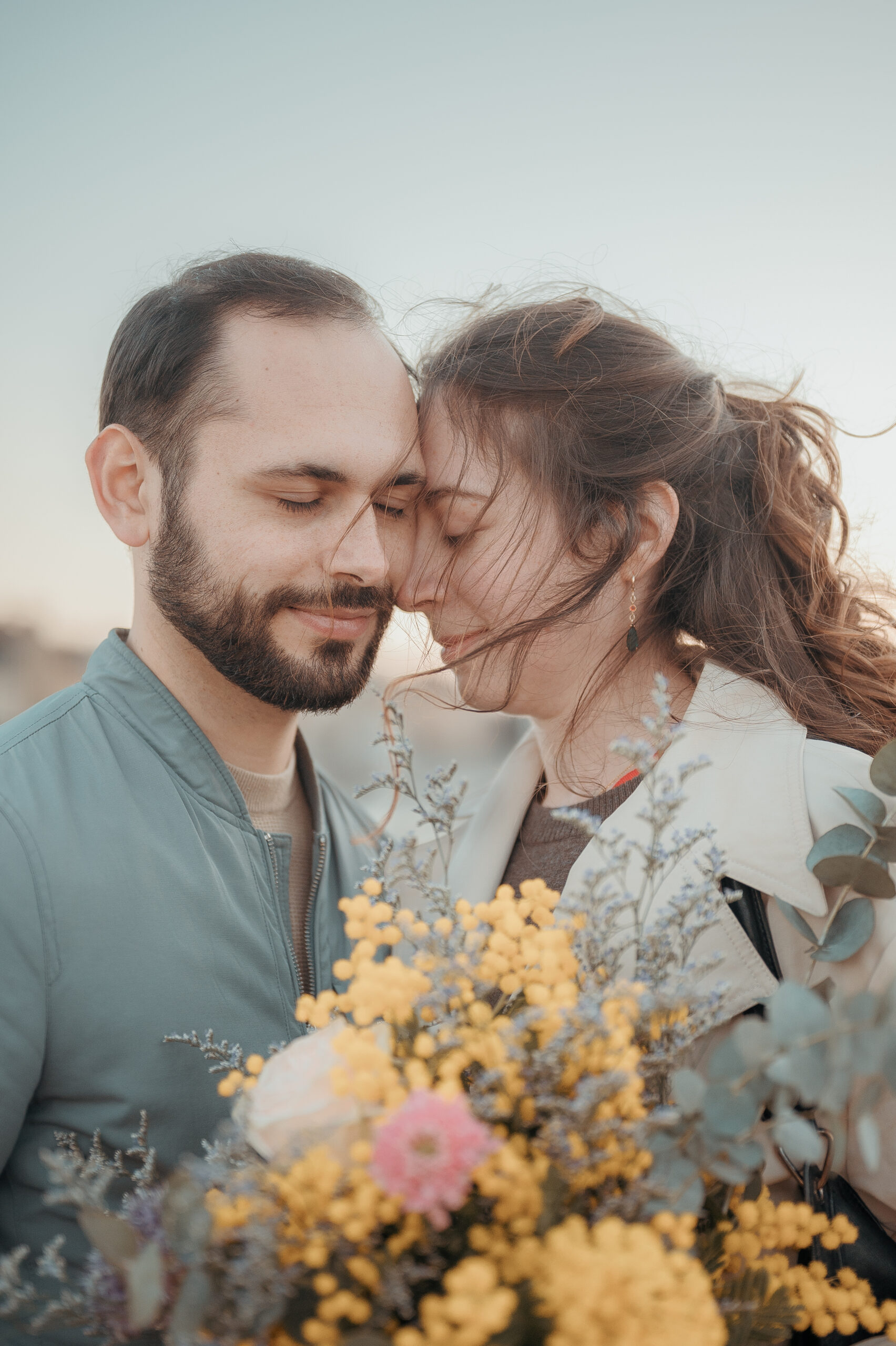 S&eacute;ance engagement naturelle &agrave; Lyon, bords du Rh&ocirc;ne &mdash; photographe Ka&iuml;to Rimbaud