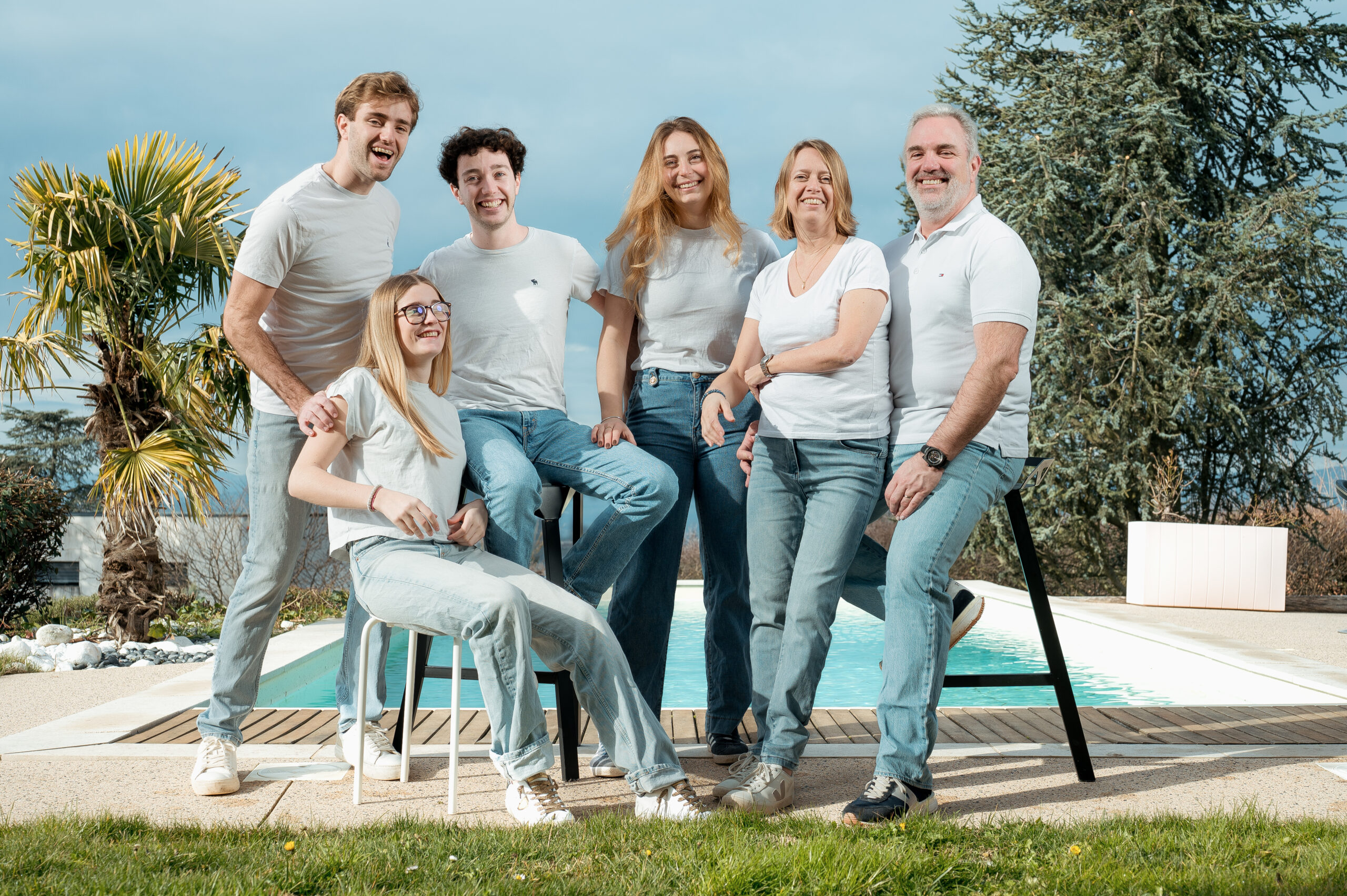Portrait de famille casual en extérieur à Lyon — Kaïto Rimbaud photographe