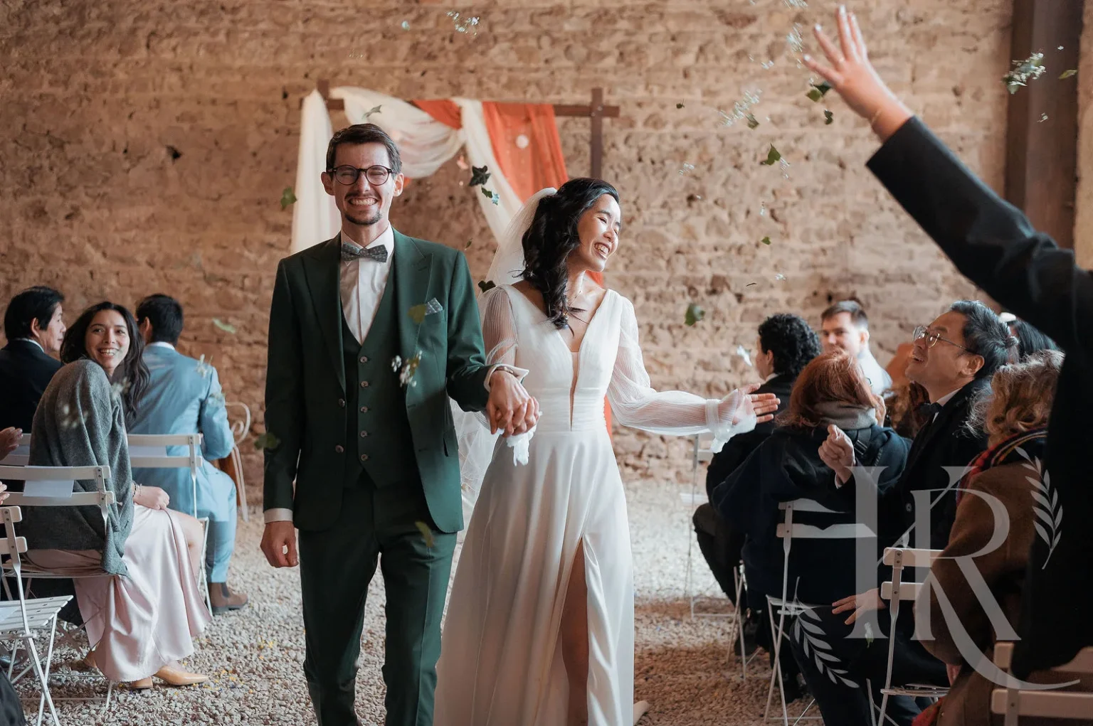 Cortège champêtre au Domaine de Tourieux, mariage à Lyon, Kaïto Rimbaud photographe