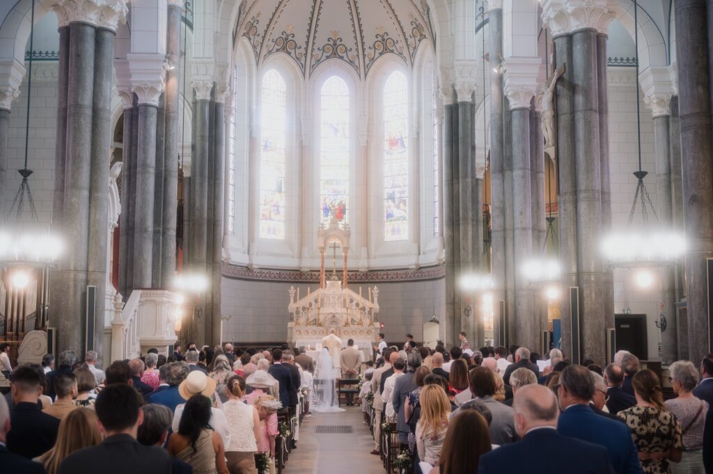 Cérémonie religieuse à l'église de Thizy-les-Bourgs, Kaïto Rimbaud photographe