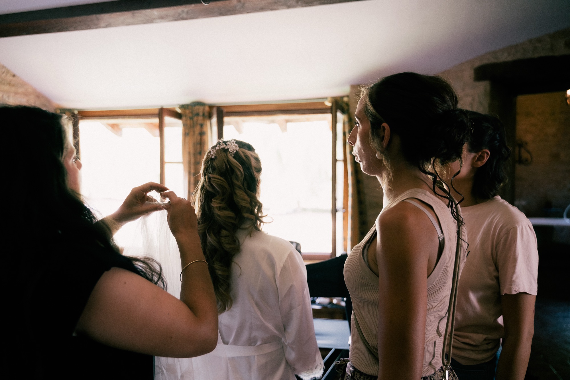 Préparatifs de la mariée avant la cérémonie, mariage à Lyon, Kaïto Rimbaud photographe